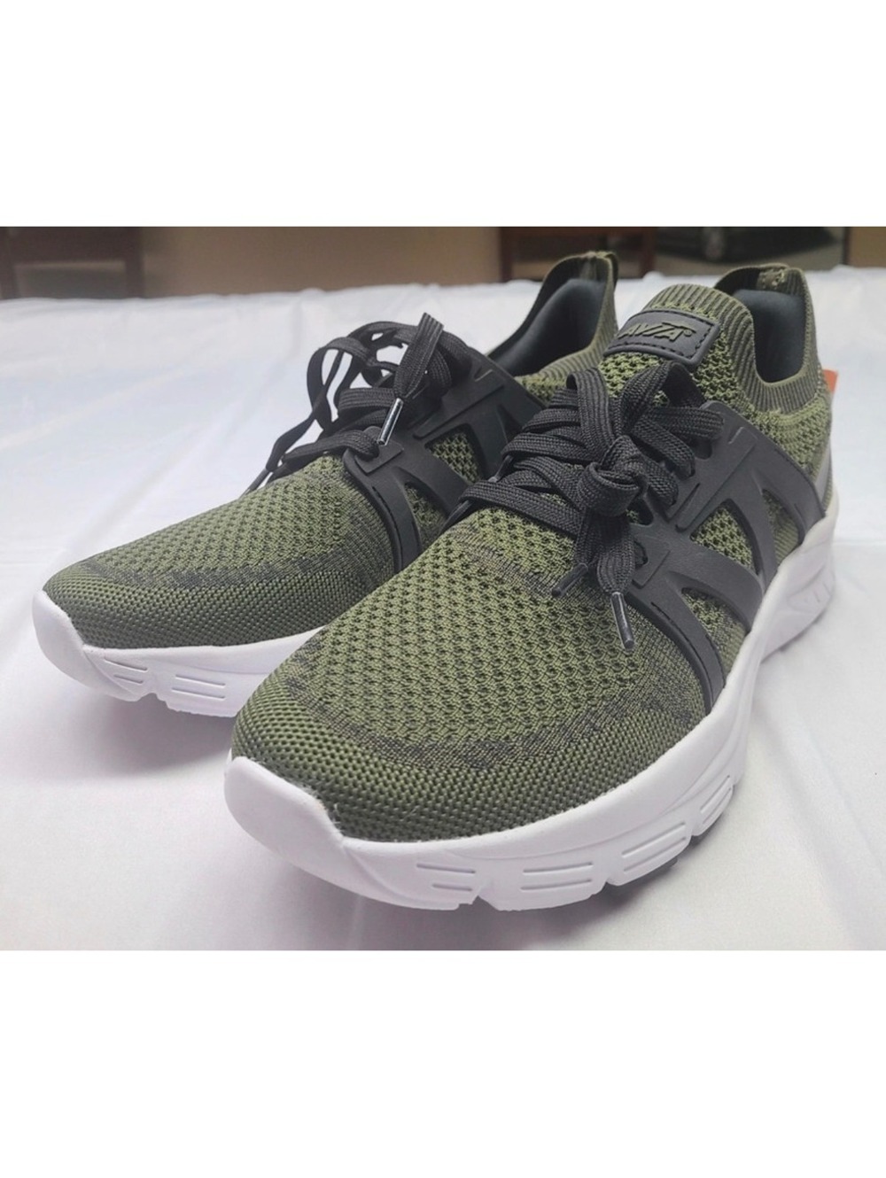 Avia Men's Athletic Sneakers Green Knit with Black Accents Size 9